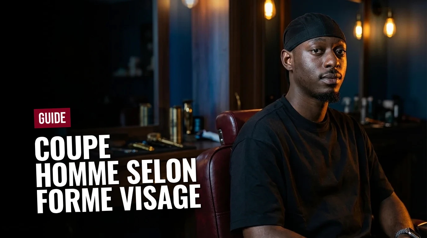 Barbier analysant la forme du visage d'un client pour choisir sa coupe homme dans un salon Barber Concept